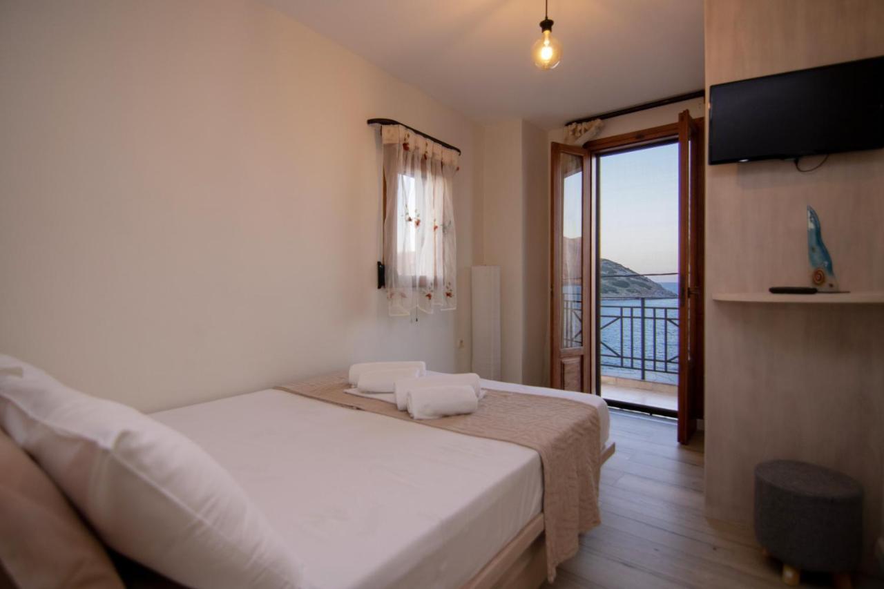 The Island House - Family Size Apt - Overlooking The Aegean - 3 Steps From The Beach Mokhlos Exteriör bild